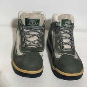 TIMBERLAND YOUTH FIELD Green and White leather and suede boot. Size 3 1/2